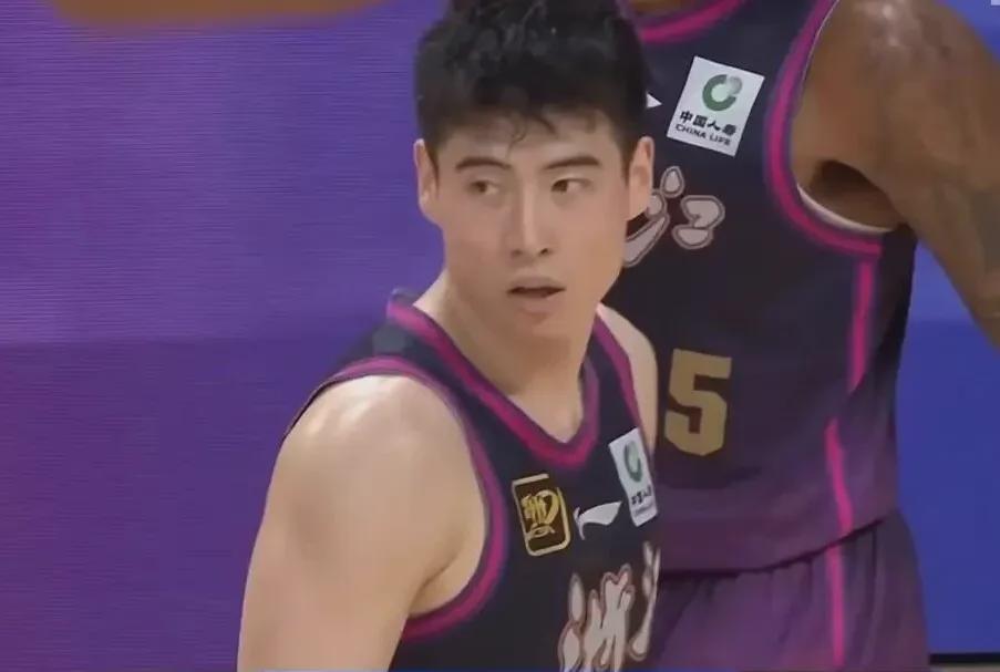 PG电子-9+3！首秀干翻上海队！中国男篮第一大心脏后卫