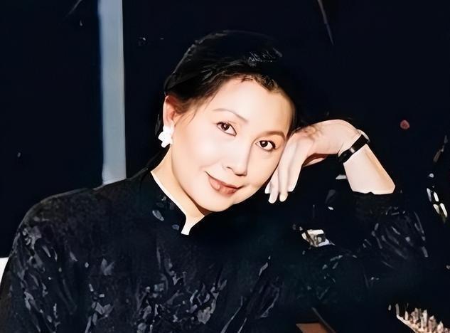 PG电子登录入口-突传死讯！香港知名演员老公在家中离世，坐在轮椅上没了呼吸
