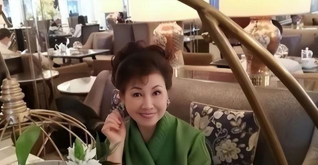 PG电子登录入口-突传死讯！香港知名演员老公在家中离世，坐在轮椅上没了呼吸